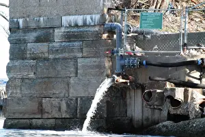 Queens: Polluted Water Pouring into Newtown Creek, NYC
