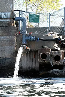 Queens: Polluted Water Pouring into Newtown Creek, NYC