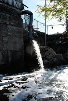 Queens: Polluted Water Pouring into Newtown Creek, NYC