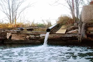 Queens: Polluted Water Pouring into Newtown Creek, NYC