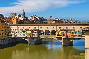 Vecchio: The Ponte Vecchio bridge over the River Arno, Florence