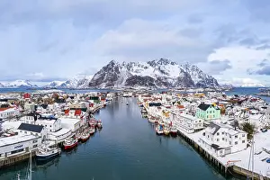 Mooring: Port in fishing village Henningsvaer, Austv&, x59f8;ya