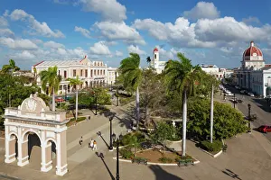 Square: Porticoed Neoclassical buildings frame the Parque
