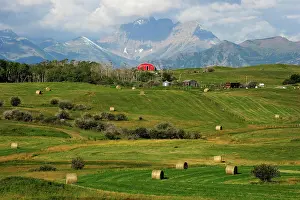 Waterton: Where the prairie meets the Rocky Mountains, Waterton