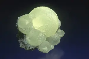 Luster: Prehnite
