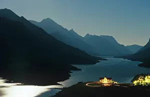 Moonlight: Prince of Wales Hotel and townsite at night