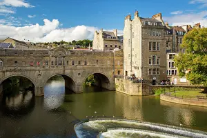 Homonyms: Pulteney Bridge over River Avon, Bath, Somerset