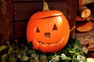 Pumpkins: Pumpkin (Cucurbita pepp var. patisson) carved face