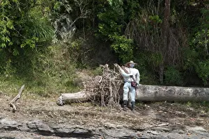 Civil: Puppet guerilla to warn soldiers on the riverbank