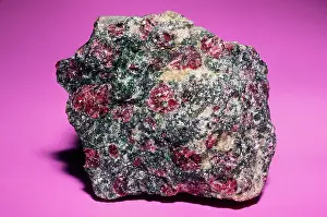 Ores: Pyrope from Aheim, Norway