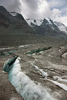Retreating: Radial crevasses of the glacier Pasterze