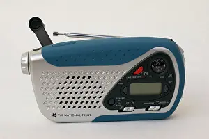 Dual: Radio - small windup clockwork dual band radio