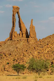 Ragged: Ragged rock arch, Ennedi Plateau, Chad, Africa