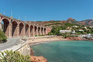 Viaduct: Railway viaduct in front of the Massif de l'Esterel