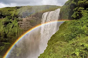 Rangaring: Rainbow in front of the big waterfall Skngafoss