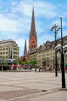 Parkway: Rathaus market platz square and St. Petrikirche
