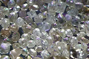 Microscope: Raw diamonds