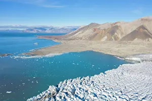 Change: Recherchebreen aerial
