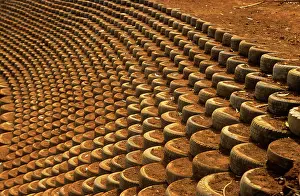Embankment: Recycling car tyres to stop erosion - A Japanese technique