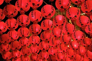Lanterns: Red Chinese paper lantern decorations for Chinese