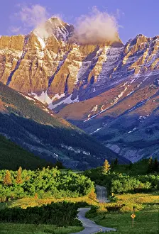 Waterton: Red Rock Road in Waterton Lakes National