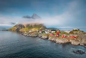 Cabins: Red wooden houses Rorbu, Rorbu fishermen's cabins