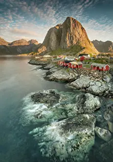 Cabins: Red wooden houses Rorbu, Rorbu fishermen's cabins