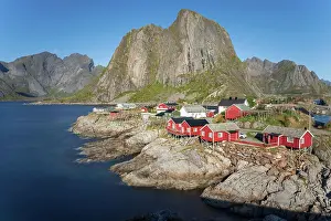 Cabins: Red wooden houses Rorbu, Rorbu fishermen's cabins