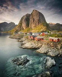 Cabins: Red wooden houses Rorbu, Rorbu fishermen's cabins