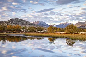 Norwegian: Reflection of the autumn landscape in Rondane National Park