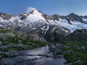 Eerie: Reichenspitz mountain range in the Zillertal