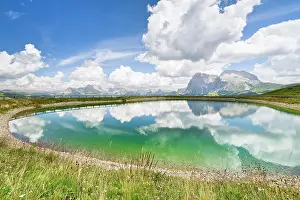 Limestone: Reservoir with view of the Langkofel and Plattkofel