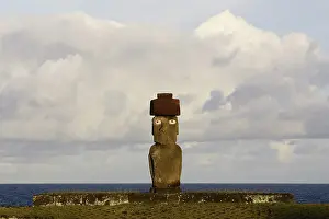 Tonnes: Restored moai with top-knot, on Ahu Ko Te Riku