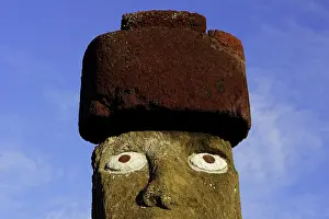 Tonnes: Restored moai with top-knot, on Ahu Ko Te Riku