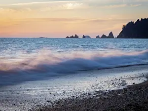 Surf: Rialto Beach, Olympic Peninsula, Washington State. Surf and