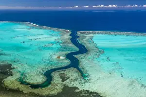 Fracture: Rift in the reef and lagoon of the west coast, Lagoon