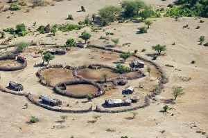 Rift: Rift valley at Lake Magadi in Kenya