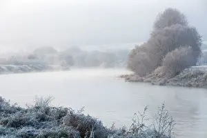 Weser: River Weser on a frosty morning in November - Lower