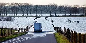 Flood: Road to Bislicher Insel at high tide on the Lower