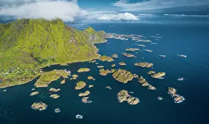 Townsmall: Road to Henningsvaer, numerous small rocky islands