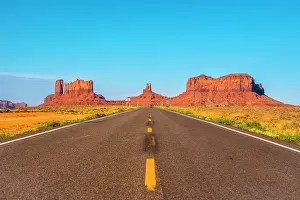 Table: The road with its yellow lines of Monument Valley, Utah