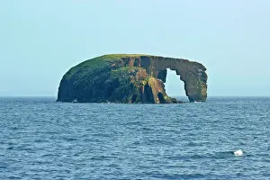 Holm: Rock Arch - Dore Holm, Shetland's most famous rock arch