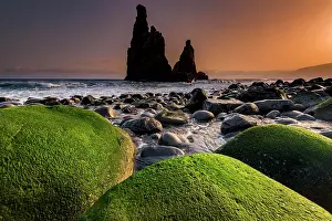 Porto: Rock formation Ribeira de Janela at sunrise with