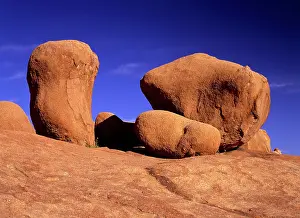 Marbles: Rock marbles - weathered rock formations of red granite