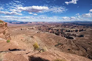 Gorge: Rock plateau with a view of the canyons