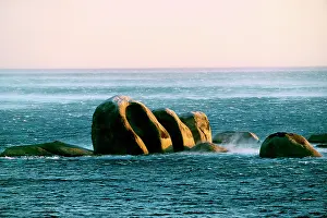Winds: Rock Sculpture - offshore winds from Table Mountain