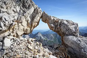 Upward: Rock window, Brendelsteig, ascent to the eastern