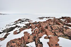 Bylot: Rocks in snowy arctic landscape