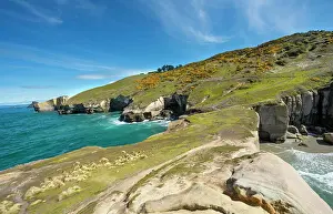 Tunnel: Rocky cliffs of sandstone rocks, Tunnel Beach, Otago