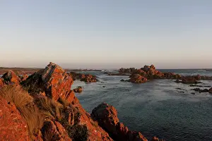 Jagged: rocky coast at Nettley Bay, Tasmania. Australia